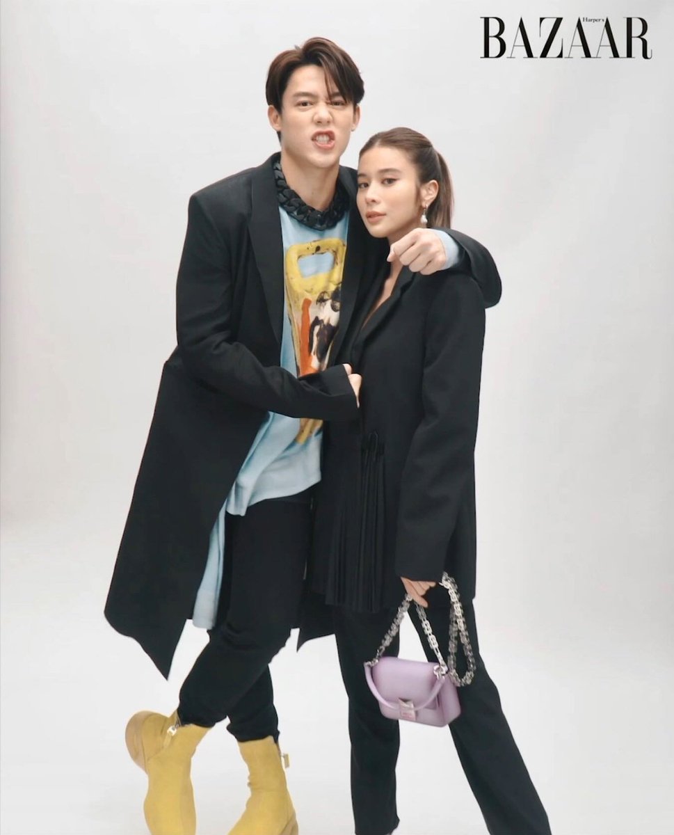 hi_seerung's tweet photo. พี่อาทิตย์น้องแป้งสินะ ถ่ายงานคู่ยังไงเหมือนถ่ายโปสละคร🤣🤣🤣
#หมากปริญ 
#givenchySS22 
#PPGroupThailand 

Cr. bazaar thailand https://t.co/ZI7wyRbzrU