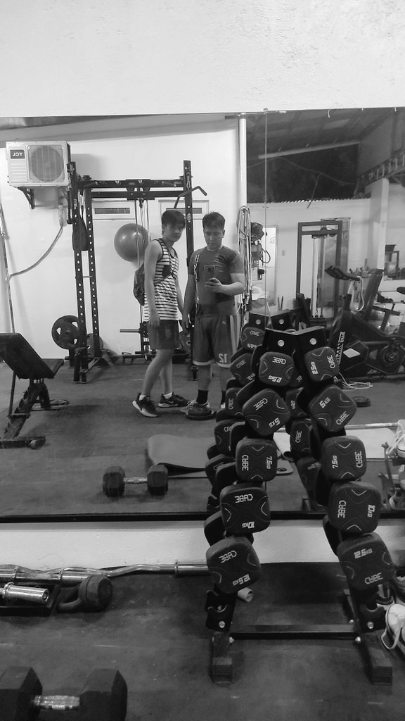 itsmemelbourne's tweet photo. Tamang gym nanaman. Ngyn kasama ko na panganay ko. https://t.co/20Lm2zpZXE