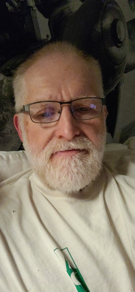 Jeffrey45217180's tweet photo. @Daphneee_99 @fionaaa_99 I'm 62 https://t.co/JwufcTSu7K