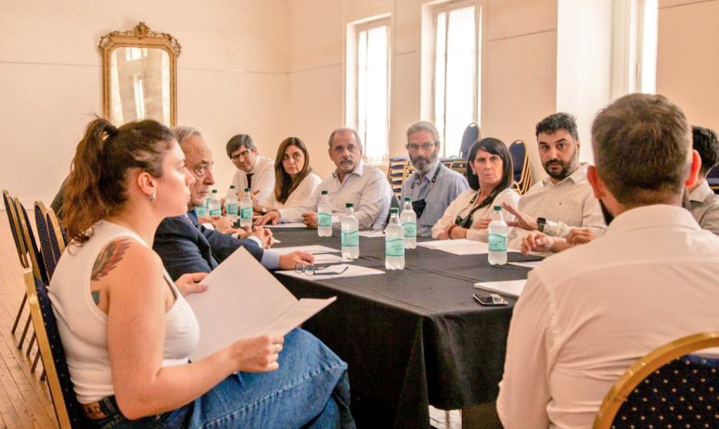 gaspodestefano's tweet photo. ⚖️ Junto a @AJBQuilmes, el Colegio de Abogados y el Colegio de Magistrados, constituimos el Foro Permanente de Acceso a la Justicia y Desarrollo Institucional de Quilmes. Seguimos trabajando para garantizar el acceso a derechos de nuestros vecinos y vecinas

#SomosQuilmes 💪 https://t.co/fBLIEzxMWa