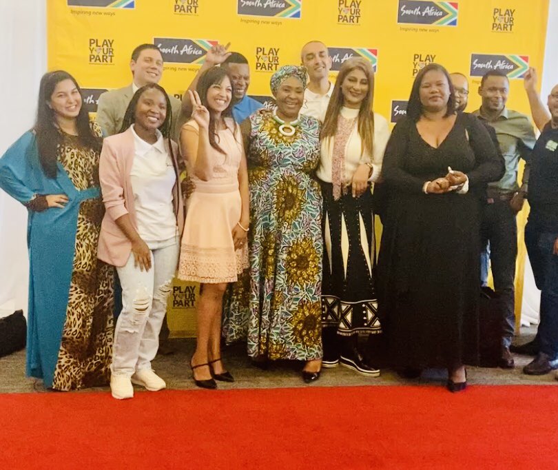 ILeadSelfDefens's tweet photo. Our red carpet moment with Mam’ Yvonne Chaka Chaka! ♥️ A true icon! 

“Remember, we are all ordinary until someone unleashes the extra ordinary in us.”

@YvonneChakaX2 @Brand_SA @PlayYourPartSA 
#PlayYourPartAwards21 https://t.co/HCrOfVZ1kl