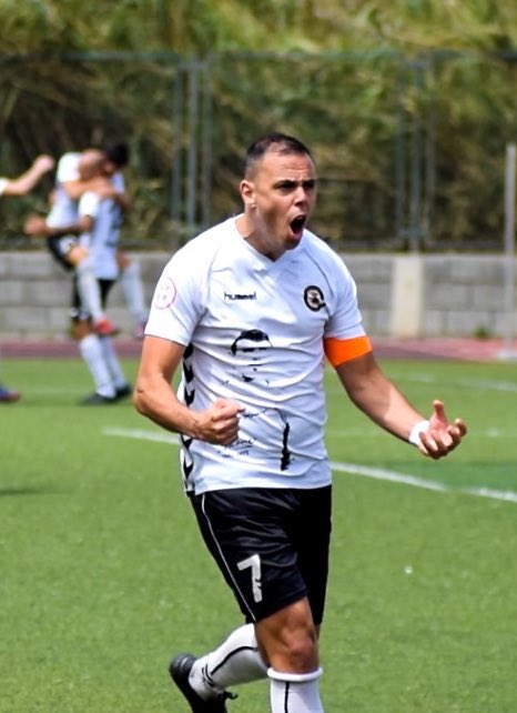 ElNuevoInsular's tweet photo. 🤍💣 𝗘𝗦 𝗨𝗡 𝗘𝗤𝗨𝗜𝗣𝗔𝗭𝗢 💣🖤

😍 UNDÉCIMA victoria en casa.
✅ Son SEGUNDOS con 45 puntos.
👊🏿 A un PUNTO del LÍDER.

    El @arucascf SIGUE SOÑANDO. https://t.co/trczaViLs8