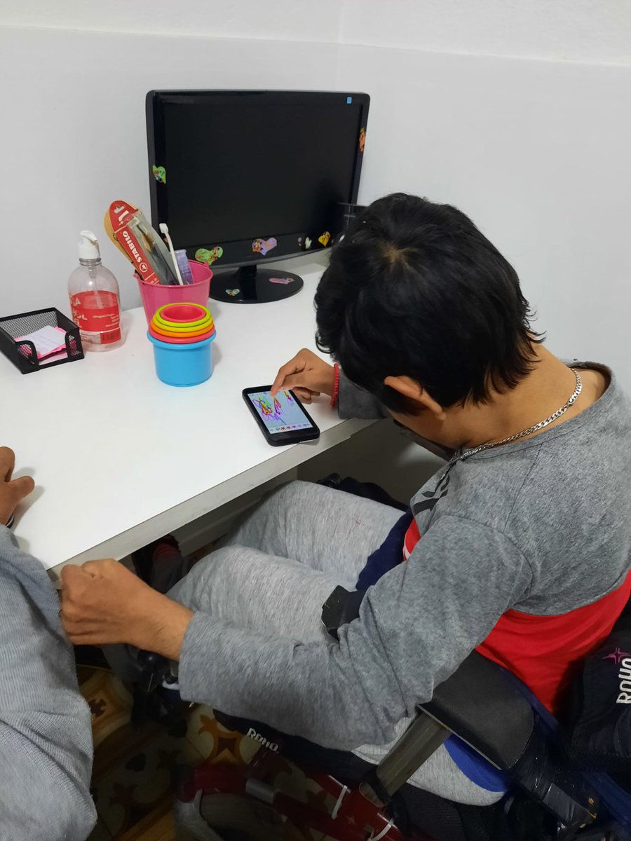 CERMU1's tweet photo. En #CERMU utilizamos computadoras y equipos tecnológicos para trabajar nuestras habilidades 👨🏽‍💻

👉🏽 Nuestra maestra nos guía para ejercitar el área motriz, la concentración, la memoria y el racionamiento.

Colaborá con #CERMU ➡ https://t.co/VW4Ujkf5WK

#colaboracion #uruguay https://t.co/Ay9Epi2bxY