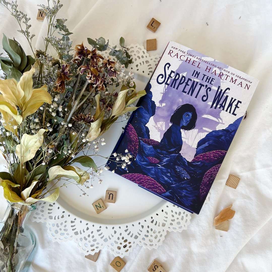 thebookcoverlov's tweet photo. ✨Book feature✨
Today, I’m featuring #InTheSerpentsWake by #RachelHartman, from the #TessOfTheRoad series!
Many thanks to #penguinrandomca for the copy!
At the bottom of the world lies a Serpent, the last of its kind.
Finding the Serpent will change lives.
Tess is a gir https://t.co/fUucSeBGq9