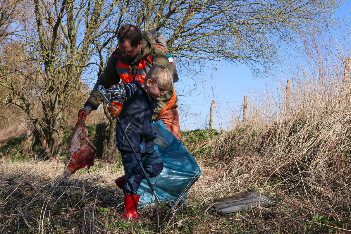 Vandaag is het Landelijke Opschoondag. Ook in Mechelen en Partij gingen vrijwilligers aan de slag om de Geul afvalvrij te maken. Jong en oud staken de handen uit de mouwen. Nederland zwerfafvalvrij, dat doen we samen. 💪🌿☀️  
bit.ly/3tojVha