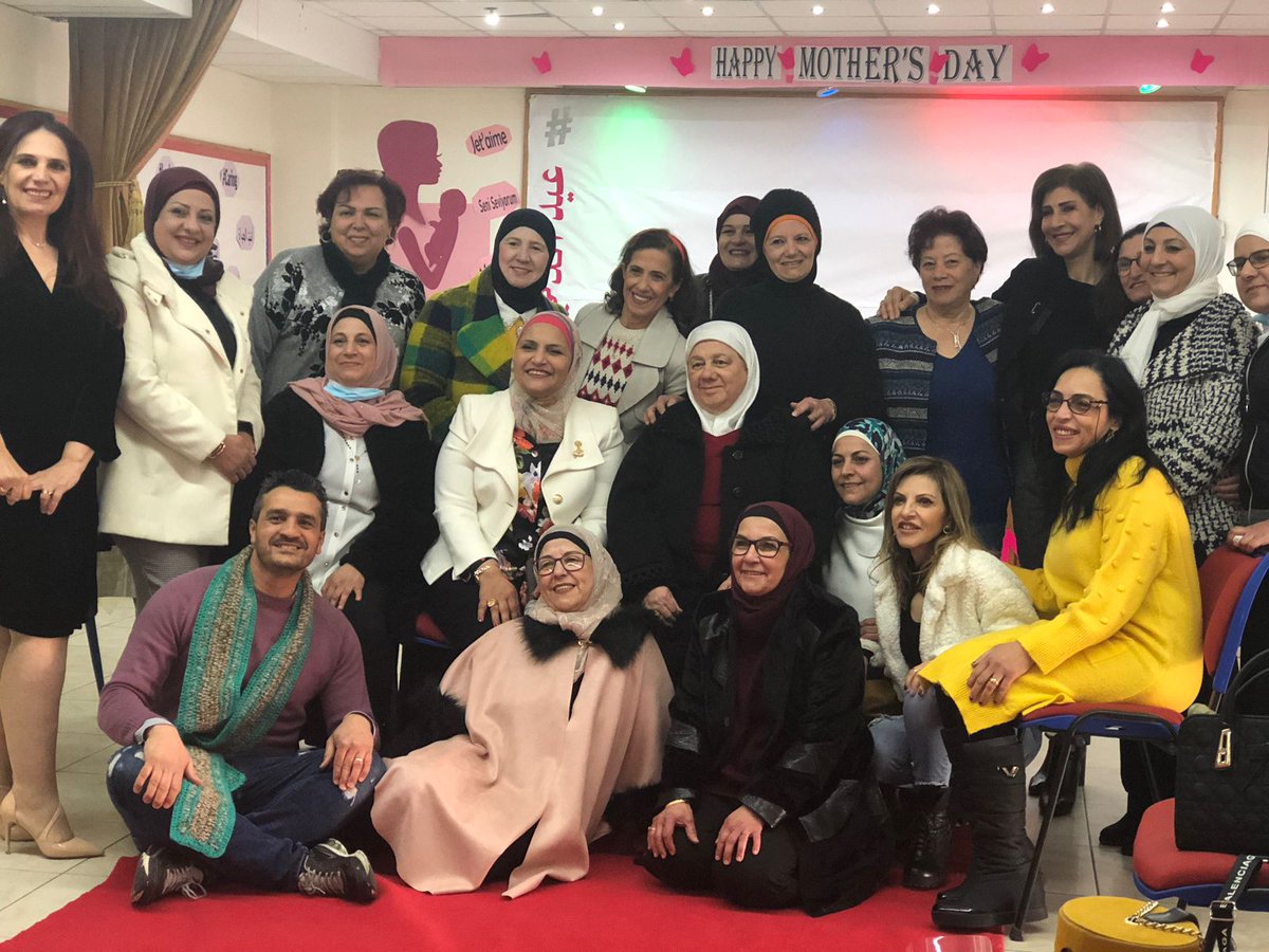 HBawjy's tweet photo. 💖يوم الود من أهل الود في دوحة المقاصد💖
  الدوحة جمعت المعلمات والامهات المقاصديات اللواتي خرّجن أجيال وراء أجيال في صفوف دوحة المقاصد وأروقتها! أهلا و سهلا بكن في دوحتكن 💐 @makdawhaschool https://t.co/FBkfKDEC8E