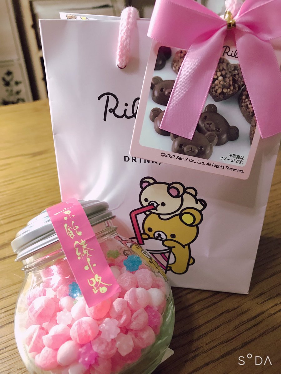 doll_hamu_'s tweet photo. 今日お会いした方にいただきました♡♡

可愛いらしいチョコレートと飴でした🍫🍬
❁ありがとうございました( ᵕᴗᵕ )❁ https://t.co/40wububXTz