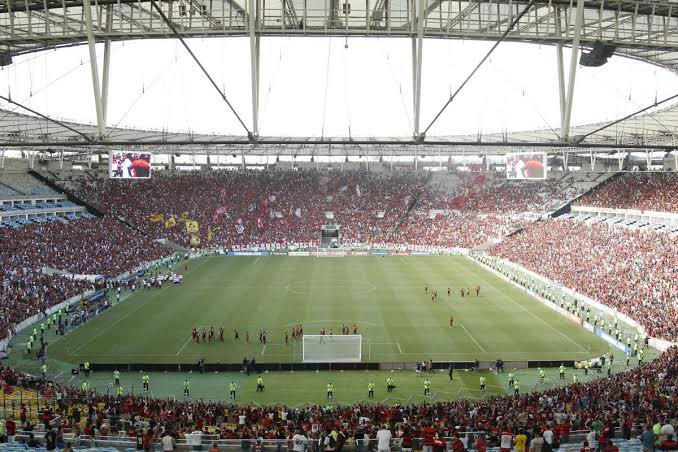 Rivalidade na web: torcedores do Flamengo ironizam público em treino aberto do Vasco