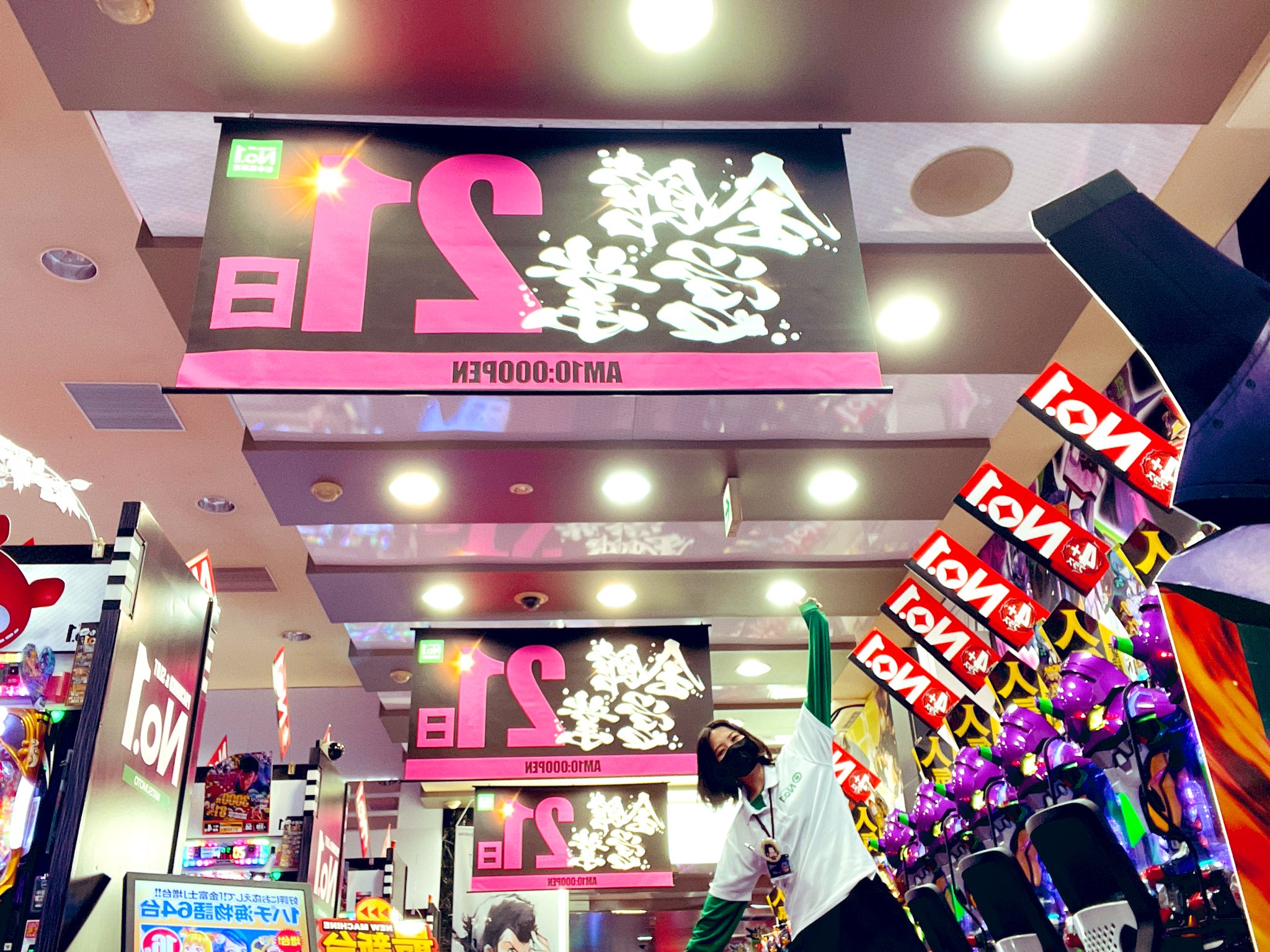 No 1松本店 なりたてキャプテン 本日も1日皆様お疲れ様でした Rt等はチェック頂けましたか 明日の為に閉店後も作業作業 明日も楽しい1日になりますように 四暗刻 木崎ゆう バッシュtv パチンコ パチスロ スロット 整理