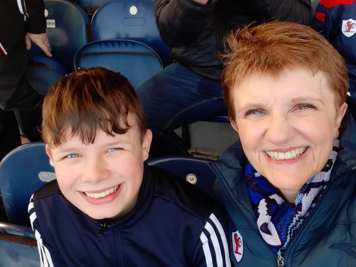 judyinfife's tweet photo. At #StarksPark for
@RaithRovers v @ICTFC
#sixpointer
Great day 🌞
#footballselfie
#letsgetrightbehindtheRovers ⚽️💙 https://t.co/smPeeb6Pnp
