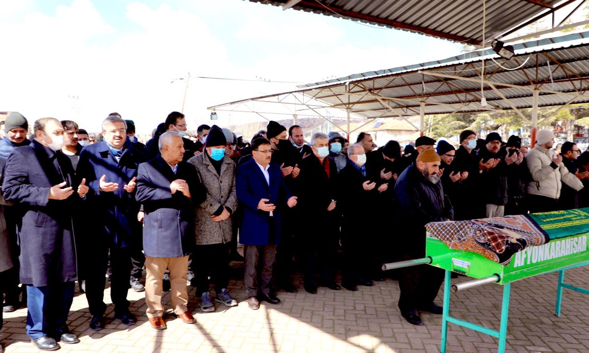 Danıştay 10. Daire Başkanı Yılmaz Akçil’in vefat eden validesi Hacer Akçil’in Sandıklı Yavaşlar köyündeki cenaze merasimine katıldık. 

Merhumeye Yüce Rabbim’den rahmet, ailesine ve sevenlerine sabır ve başsağlığı diliyorum.