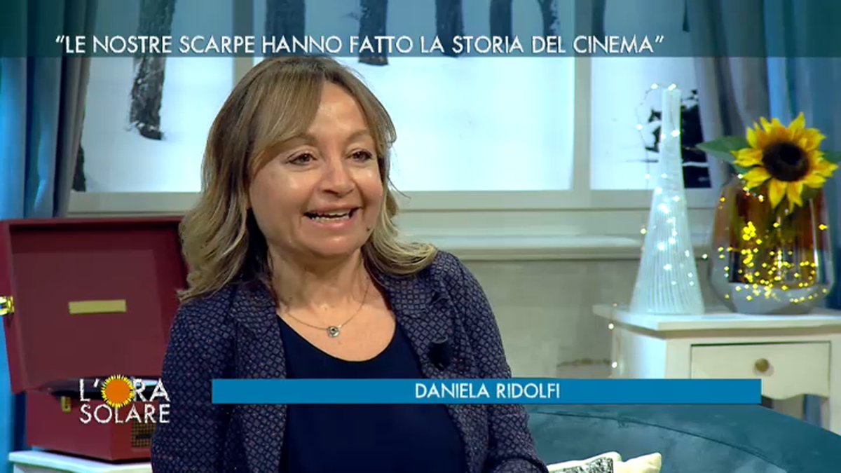orasolaretv2000's tweet photo. #21marzo h12.20 puntata de L'#OraSolare sul mondo delle #scarpe
In studio con @paola_saluzzi Daniela Ridolfi, titolare della storica Calzoleria Petrocchi e la giornalista di moda
@samunisi. 
@TV2000it  canale 28 del digitale e 157 di Sky
https://t.co/arpA00UP17 https://t.co/XhNBeBpuVq