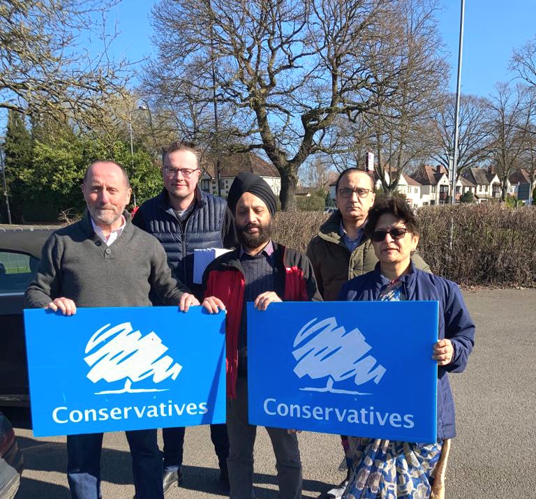 Gurmeet4Paddock's tweet photo. Campaigning in the Paddock Ward with @EddieHughes4WN , Cllr Matt Fallows, @CllrRasab @CllrNickGandham &amp; St Mathew's conservative candidate Dr Vandana Sharma. #VoteConservative on 5 May https://t.co/aHms48zfMl