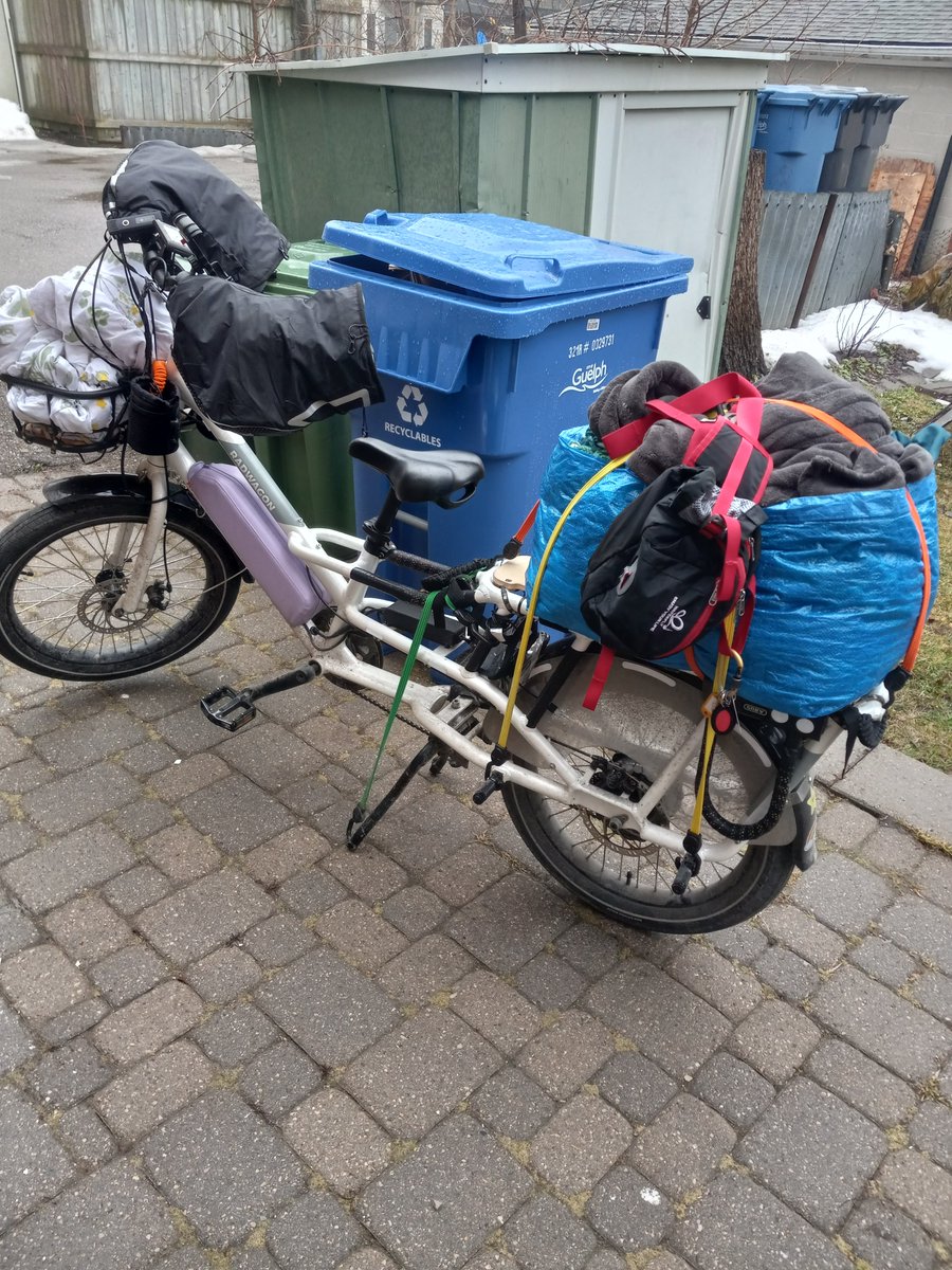 Andreabigfoot's tweet image. Large laundry day at the laundromat! I only ended up doing half of this because the big machines were taken -BUT it's a winter worth of blankets and heavy layer clothes on here. Just a few trips around the block and it's an easy job with the bike.

#cargobike #Radwagon4