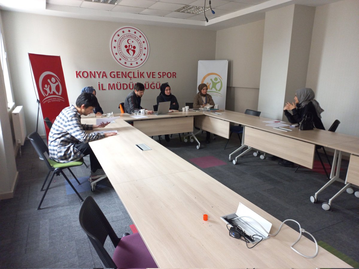 gmybtprojesi's tweet photo. Gönüllerden Minik Yüreklere Bir Tebessüm Projemizde birlikte görev alacağımız ekip arkadaşlarımızı belirlemek üzere gerçekleştirdiğimiz Gönüllü Eğitmen Eğitimi mülakatlarımız devam ediyor.

@deryayanikashb 
@kasapoglu 
@u_ibrahim_altay https://t.co/oFPaNygbwJ