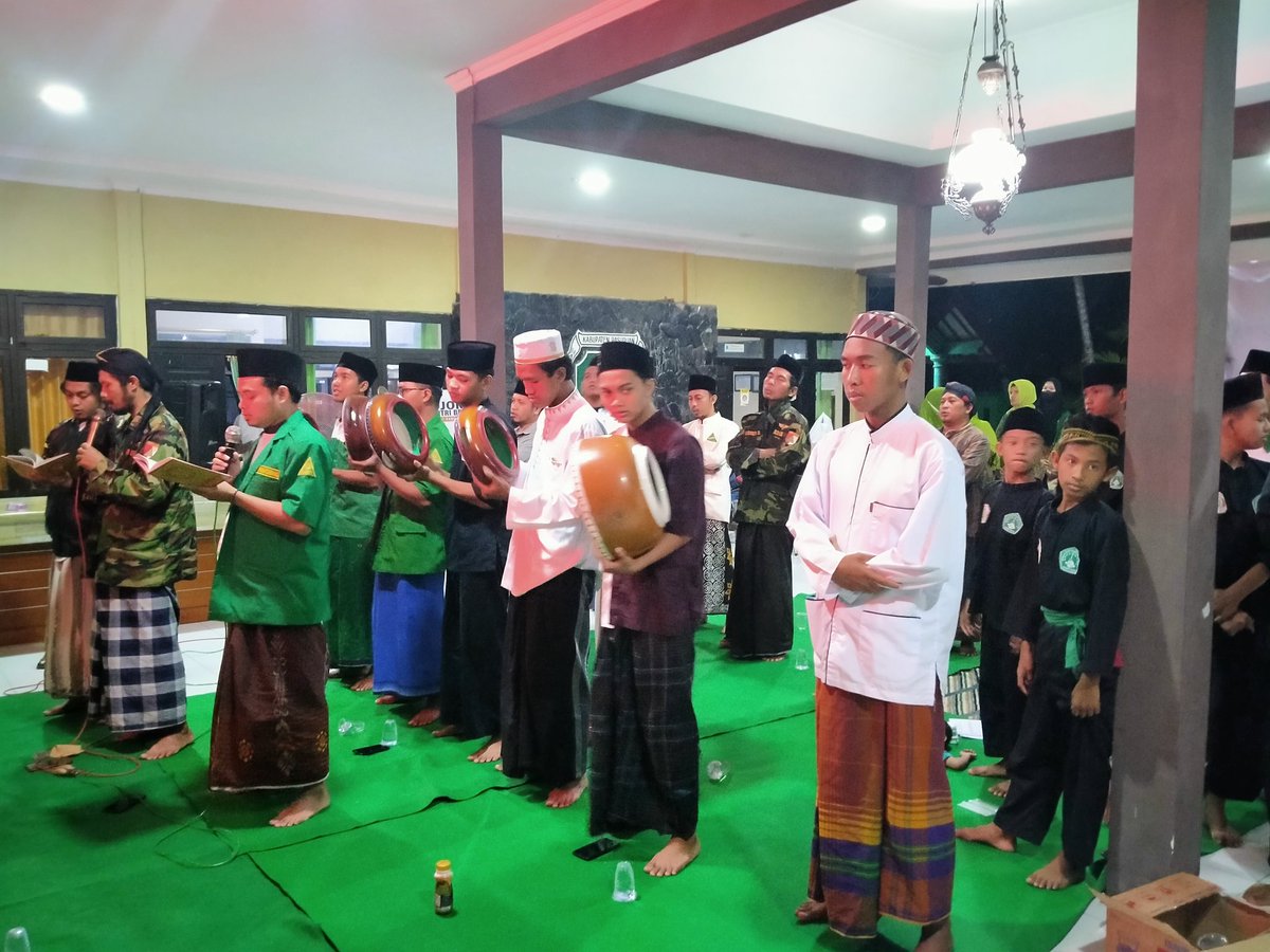 pwansorjatim's tweet photo. Rutinan Majelis Dzikir dan Sholawat Rijalul Ansor Ranting GP Ansor Kelurahan Pogar, Bangil

#SpiritBaruAnsorJatim https://t.co/NpFex2oLOY