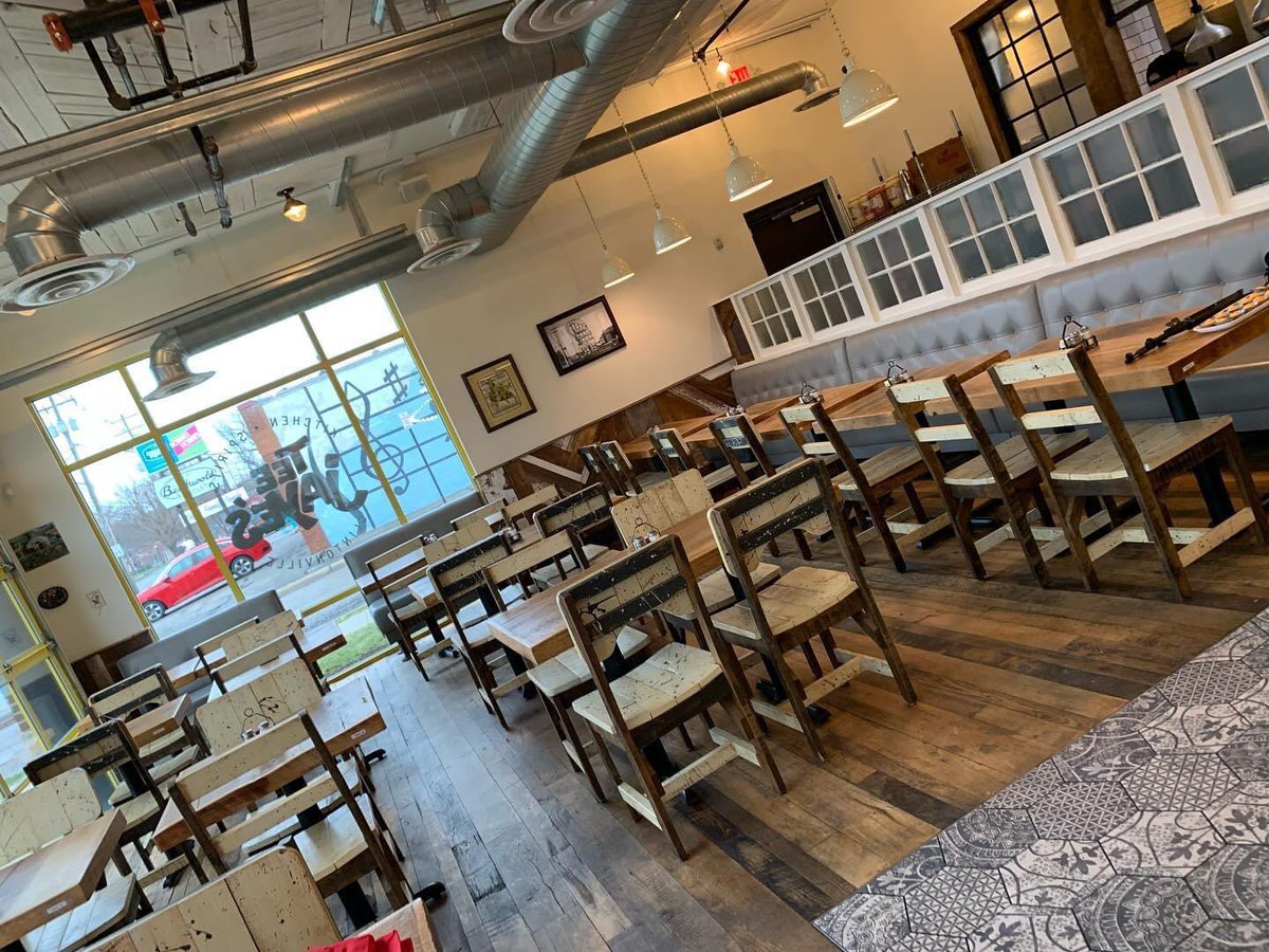 TeeJayes's tweet photo. Look at this dining room. Ready for y’all to come eat!
#teejayes https://t.co/3du3aYN14B