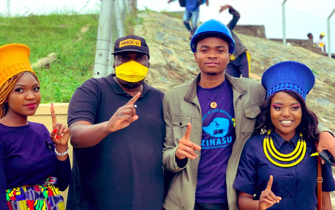 DiasporaDeskZim's tweet photo. Retweet for the young lady in the blue hat and her @Zinasuzim colleagues. 

Many have agreed that she reminds them of Winnie Madikizela Mandela. 

on Twitter we don't clap, we retweet. https://t.co/gjGyXzCAEa