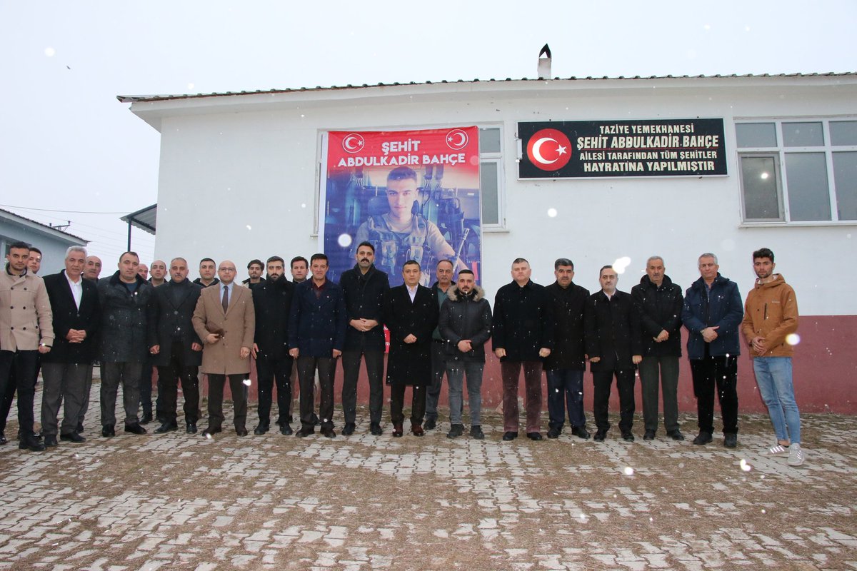 Ağrı'nın Doğubayazıt ilçesinde 2017 yılında şehit olan hemşehrimiz Uzm. Onbaşı Abdulkadir Bahçe için Mevlid programı düzenlendi. Sahilkent Mahallesi Büyük Hafız Camiinde gerçekleştirilen programda şehidimizi dualarla yad ettik. Allah mekanını cennet, yerini nur eylesin.🇹🇷🇹🇷🇹🇷