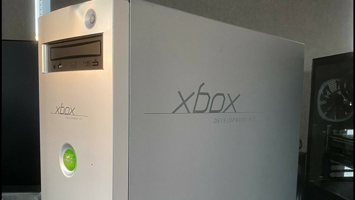 purexbox's tweet photo. Imagine bringing this thing home from work! 😳 (Image: @GameboxUkv) https://t.co/Wo0IgeTdyp #Repost #Xbox #OriginalXbox #Microsoft #DirectX #Random #Xboxdevkit https://t.co/fnqlpYh69N