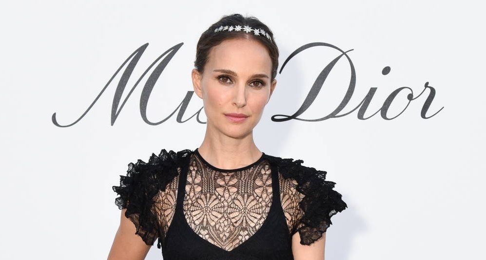 badpostportman's tweet photo. Natalie Portman attends the Miss Dior Millefiori Garden pop-up opening in Los Angeles (March 18,2022) https://t.co/2z5OvPOxMC