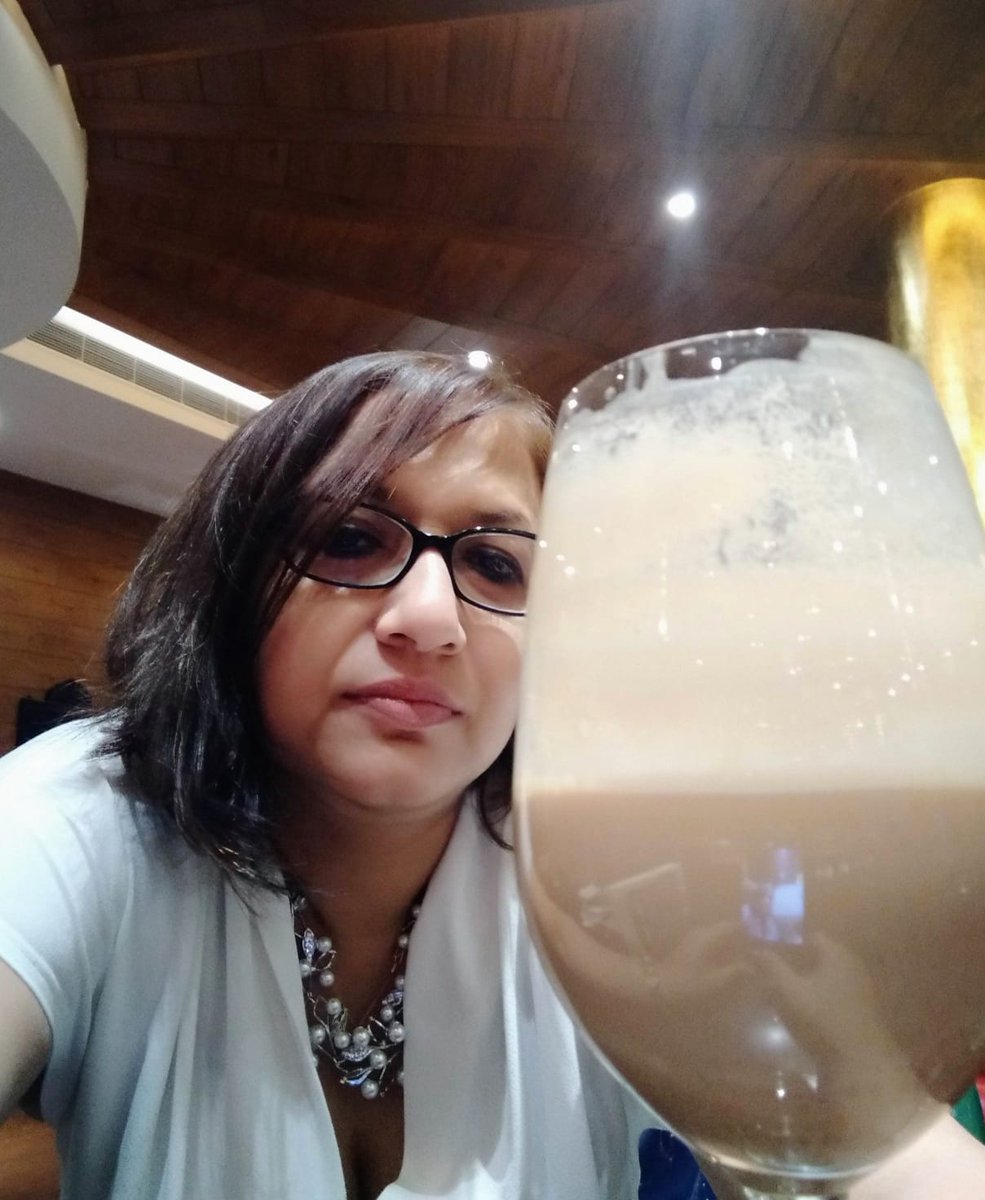 TeawithSusMita's tweet photo. Masala Chai Vodka Cocktail.. can beat Bailey's Cream any day. Only here:
#vodka
#masalachai #teacocktail #cocktailsofinstagram #cocktail #teawithsusmita #teatrail #teatour https://t.co/q6NE3ujuYW