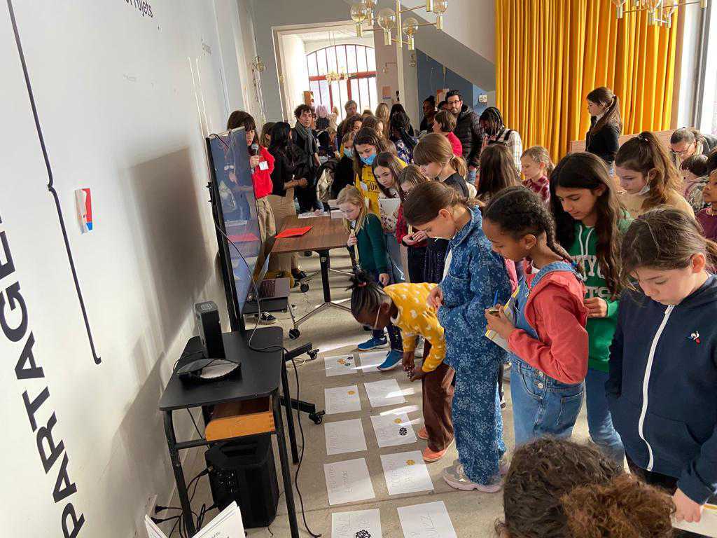 Graine d'entrepreneuse, l'événement d'empowerment pour les filles créé par <a href="/Worklife_app/">Worklife</a>, c'est en ce moment chez <a href="/adatechschool/">Ada Tech School</a>. Ça bosse dur ! 😉 De beaux projets créés par les filles ! 💪
#grainedentrepreneuse #empowerment #womenintech #DiversityAndInclusion