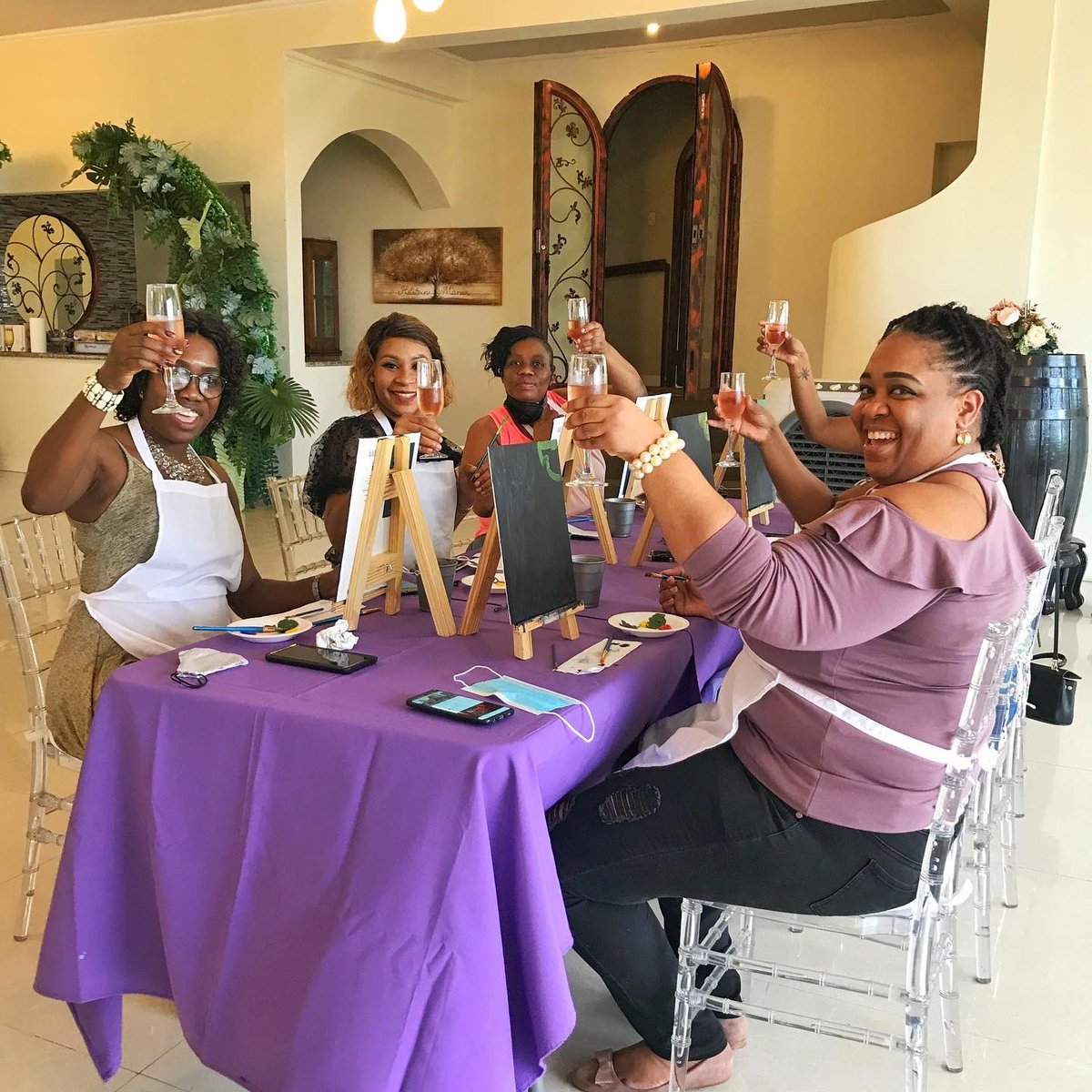 paintandsiptt's tweet photo. Bottomless mimosas, your best friend &amp; some brushes…now that’s a brunch date! 🧇🥐🍇🥂

Sign up for our Brushes &amp; Brunch session on Sunday 27th March and come have some fun with us 🖌👩🏽‍🎨🎨

Call/WhatsApp 775-1912 to reserve your seats 📱 https://t.co/upWm6gE0D5