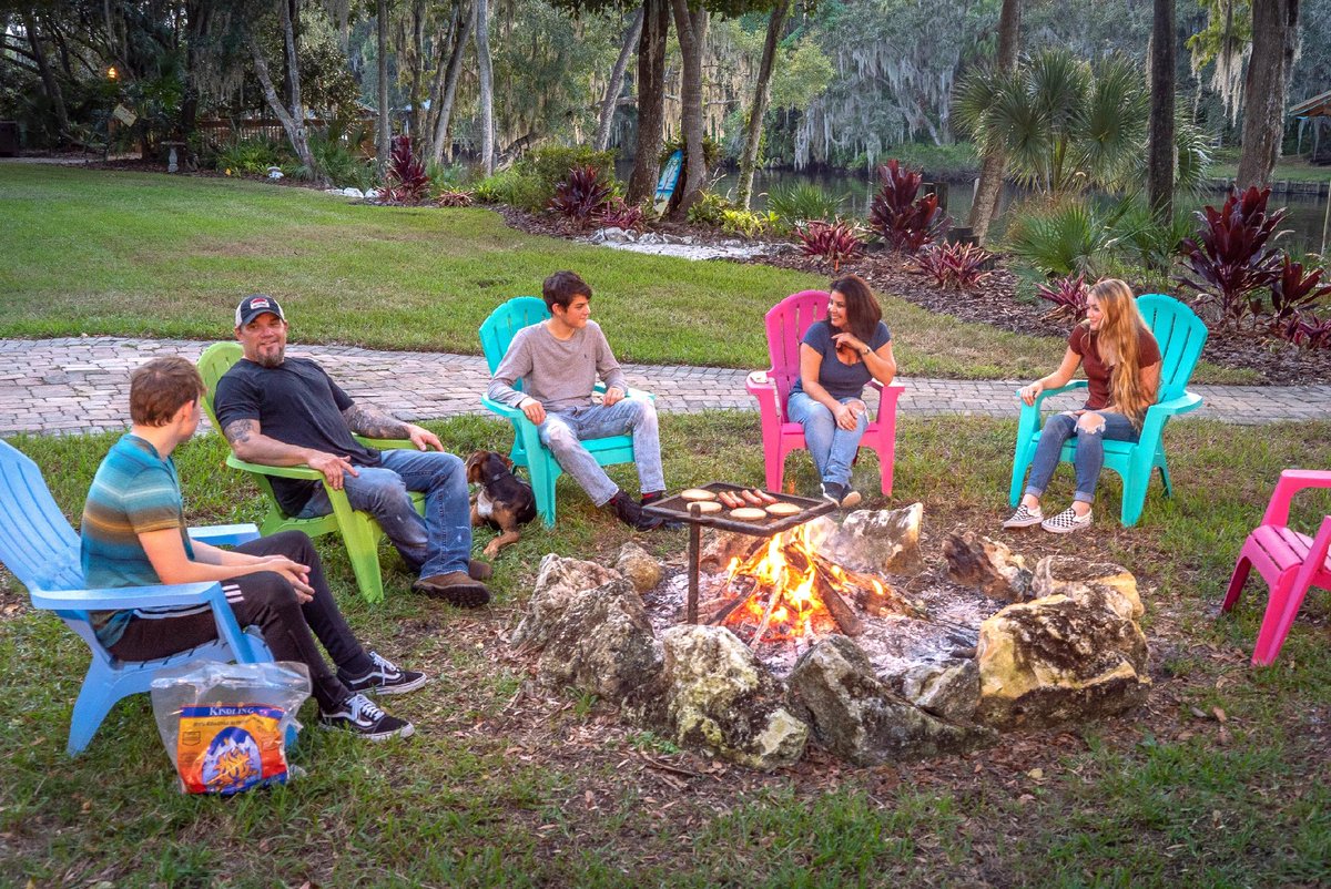 Outdoor_TV's tweet photo. Nothing like Brunson family time. We make family a priority. How do y'all spend time with your family?
#atto #addictedtotheoutdoors #outdoors #addicted #hotsticks #familytime https://t.co/drJUPGzgdg