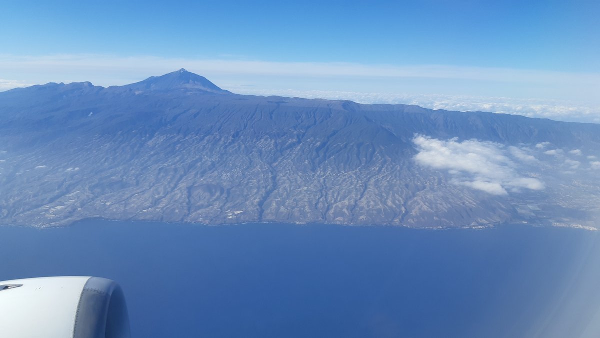 steph83FR's tweet photo. @AirFranceFR Le choix est difficile ! Allez, récemment, au départ de Tenerife https://t.co/FYTruzzVA6