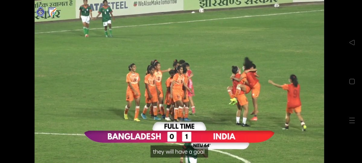 SuvranilSinghaC's tweet photo. Nitu Linda gives @IndianFootball the W in Jamshedpur, as she latches on to a lose ball in the area and slots it past the Bangladeshi ʼkeeper!
🇧🇩 0-1 🇮🇳
#BANIND ⚔️ #SAFFU19Womens 🏆 #SafeWithSAFF 💙 #ShePower 👧 #IndianFootball ⚽ https://t.co/2NscqHsDPV