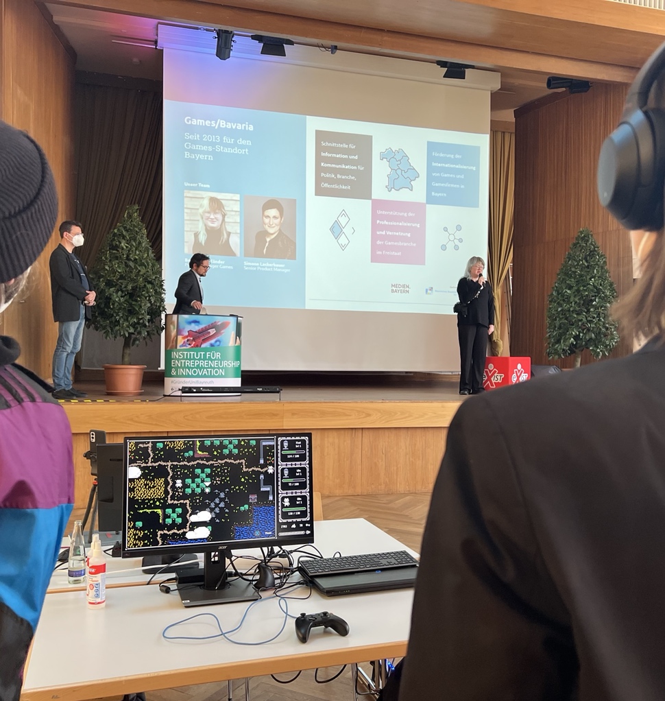 Luisante's tweet photo. Drei Wochen später: Im #GamesAccelerator sind alle Spiele dank @GamesBavaria einen riesen Schritt voran gekommen. 🙌 https://t.co/fTGHaGh2od
