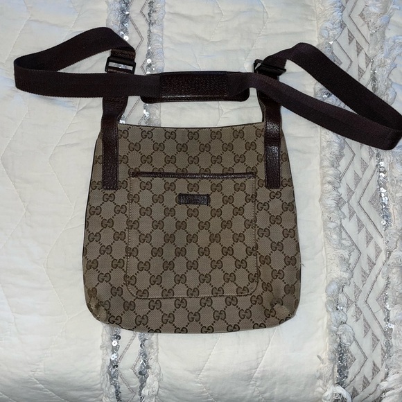 jazeHairExtend's tweet photo. So good I had to share! Check out all the items I'm loving on @Poshmarkapp #poshmark #fashion #style #shopmycloset #gucci: https://t.co/wgP1lDAm1p https://t.co/TnG58IPole