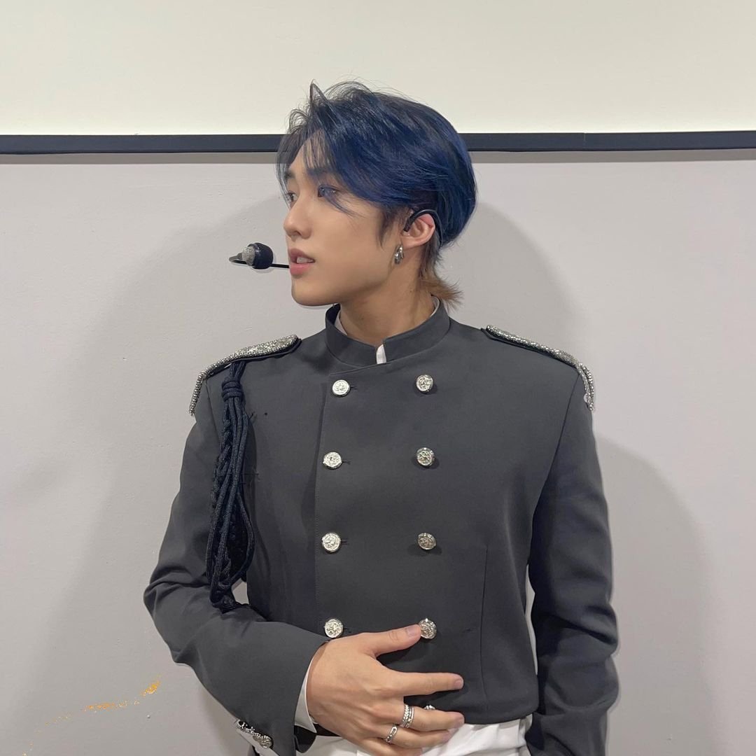 tinycobbie's tweet photo. Okay so its blue but ITS STILL A WIN HE LOOKS PERFECT https://t.co/bs9QbRMirB