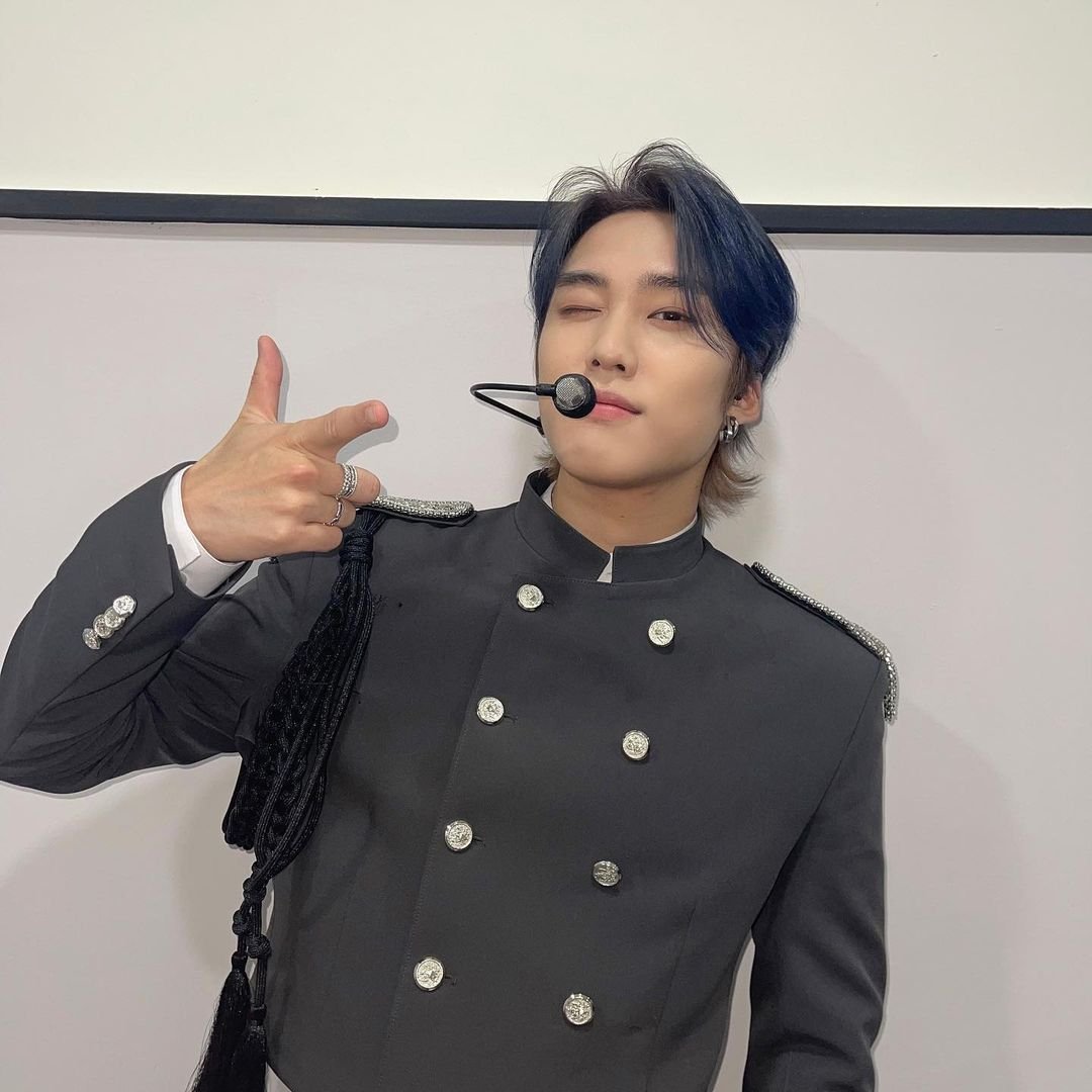 tinycobbie's tweet photo. Okay so its blue but ITS STILL A WIN HE LOOKS PERFECT https://t.co/bs9QbRMirB