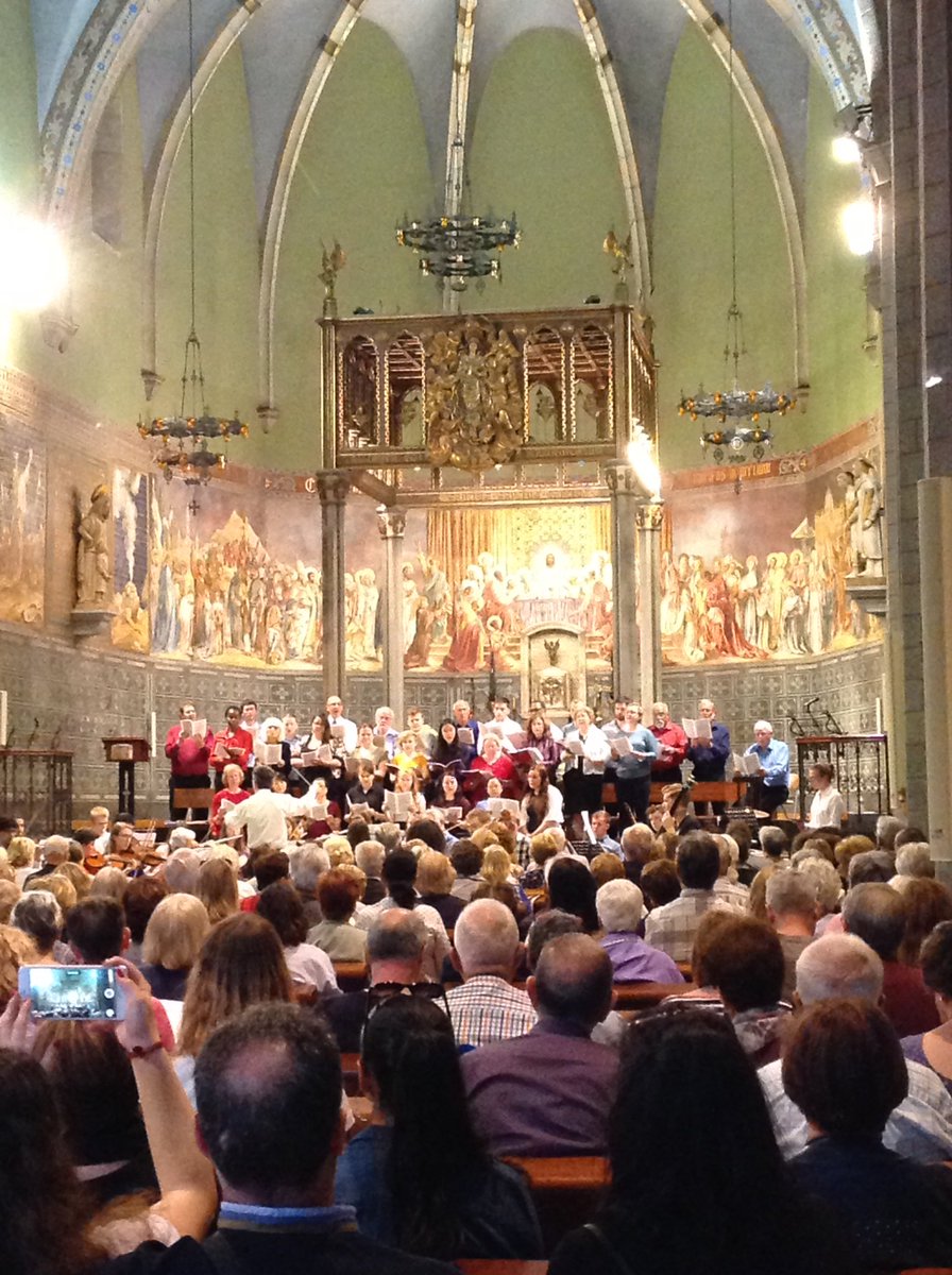 UoPMusic's tweet photo. @portsmouthuni #choir has performed in many venues across the city, as well as abroad. We love singing and have performed a broad range of choral repertoire under the direction of @g_burrows https://t.co/eZd8eLs1LM