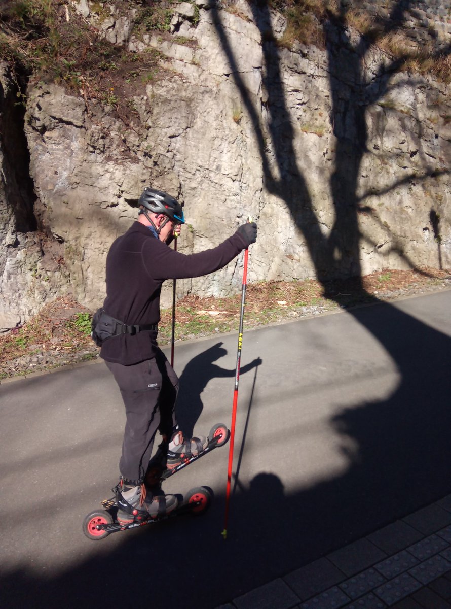 Zebra_1902's tweet photo. Fit in den Frühling. Wir trafen uns heute in #Wuppertal auf eine 24km #CrossSkating Tour. Mit 10 Teilnehmern machten wir Werbung für unseren #Sport auf der Nordbahntrasse. #Rolldichfit #Breitensport https://t.co/GH5tvCiJWl