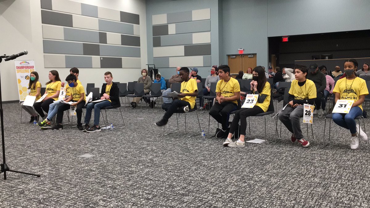 Only a few spellers left 🐝🐝🐝#2022spellingbee