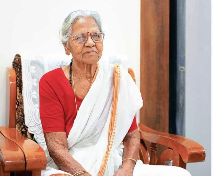 తెలంగాణ సాయుధ రైతాంగ పోరాట యోధురాలు మాజీ ఎమ్మెల్యే మల్లు స్వరాజ్యం గారి మృతి అత్యంత బాధాకరం.. వారి జీవితం తెలంగాణ బిడ్డలెందరికో స్ఫూర్తి.. 
వారి ఆత్మకు శాంతి చేకూరాలని ప్రార్ధిస్తూ వారి కుటుంబ సభ్యులకు నా ప్రగాఢ సానుభూతిని తెలియజేస్తున్నాను..