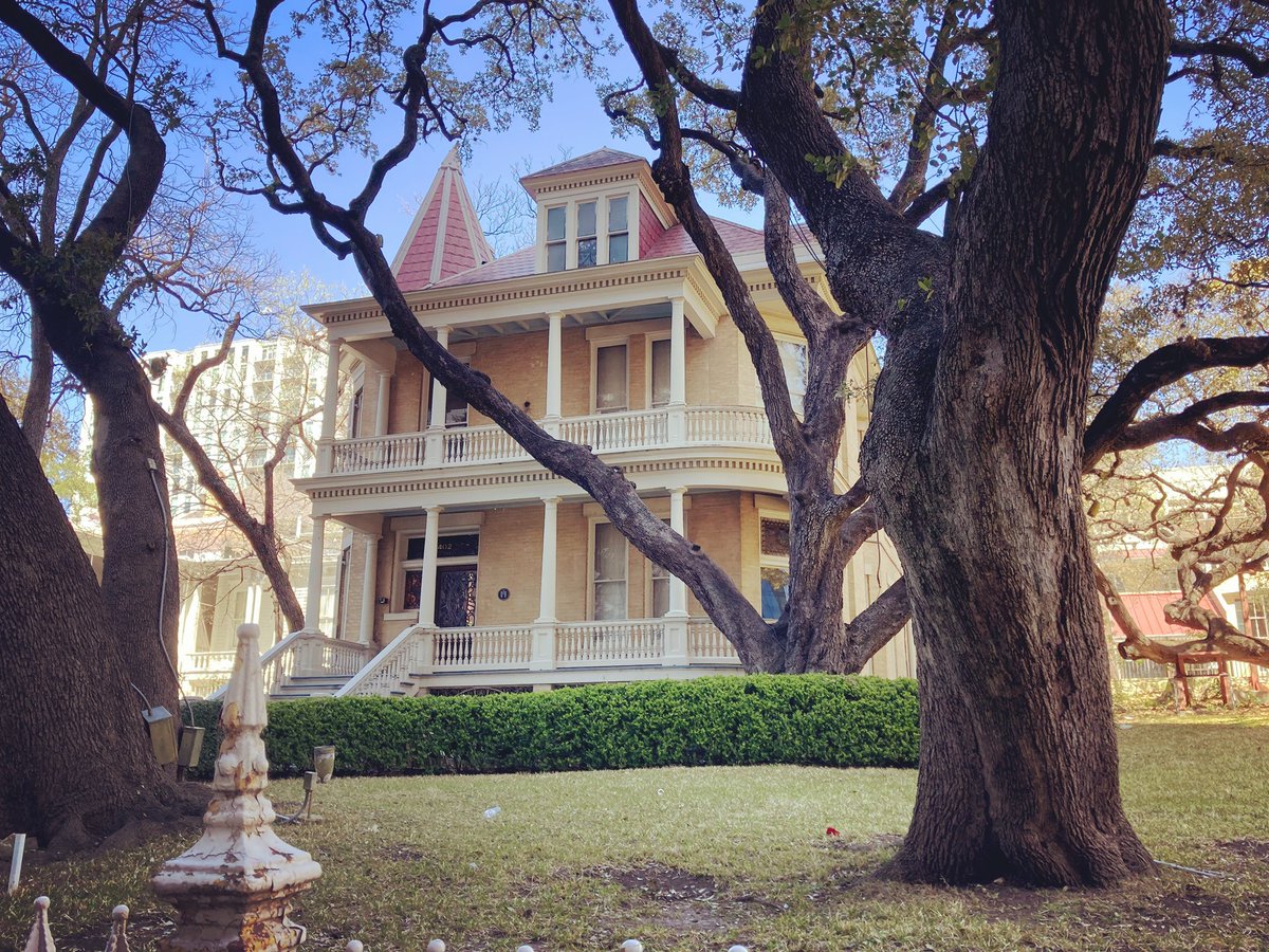 shivaunsay's tweet image. Another suitable home, Austin, TX #austinarchitecture #downtownaustin #victorianhouse