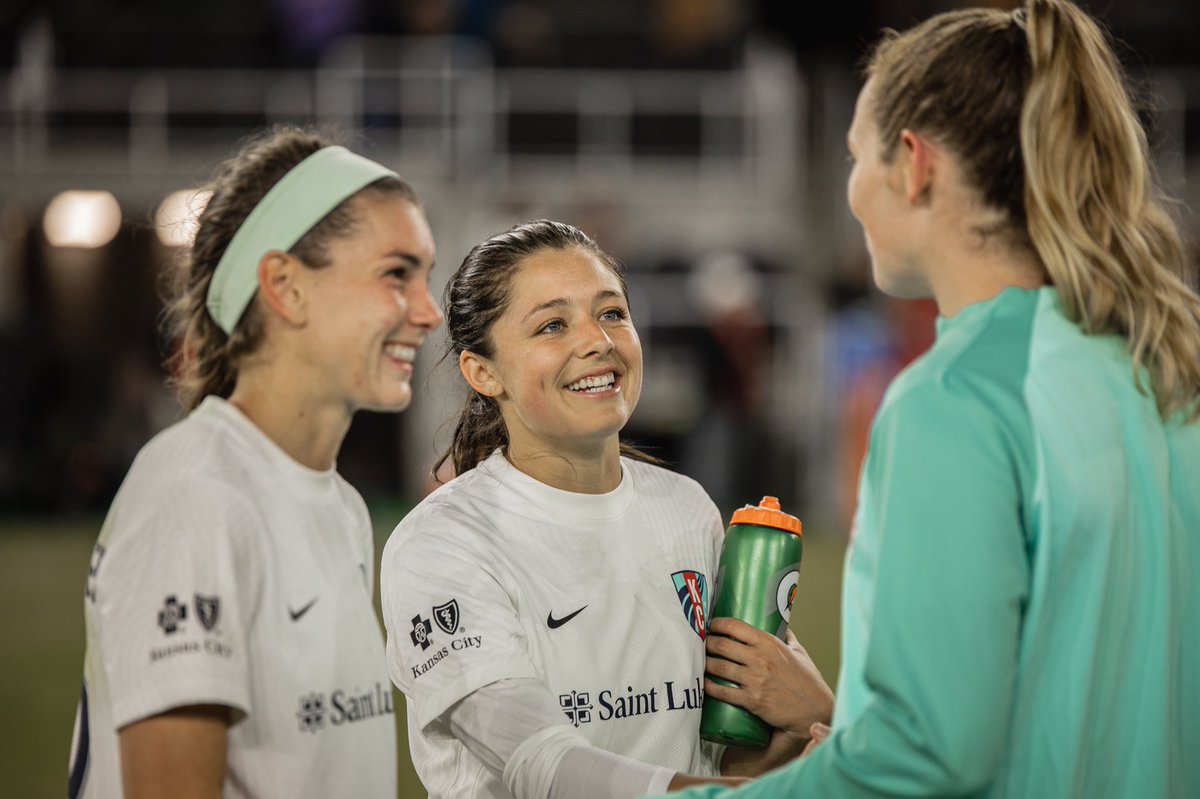 thekccurrent's tweet photo. POV: one of the best players on the planet tells you how great you did in your professional debut https://t.co/nTPUD3BK39