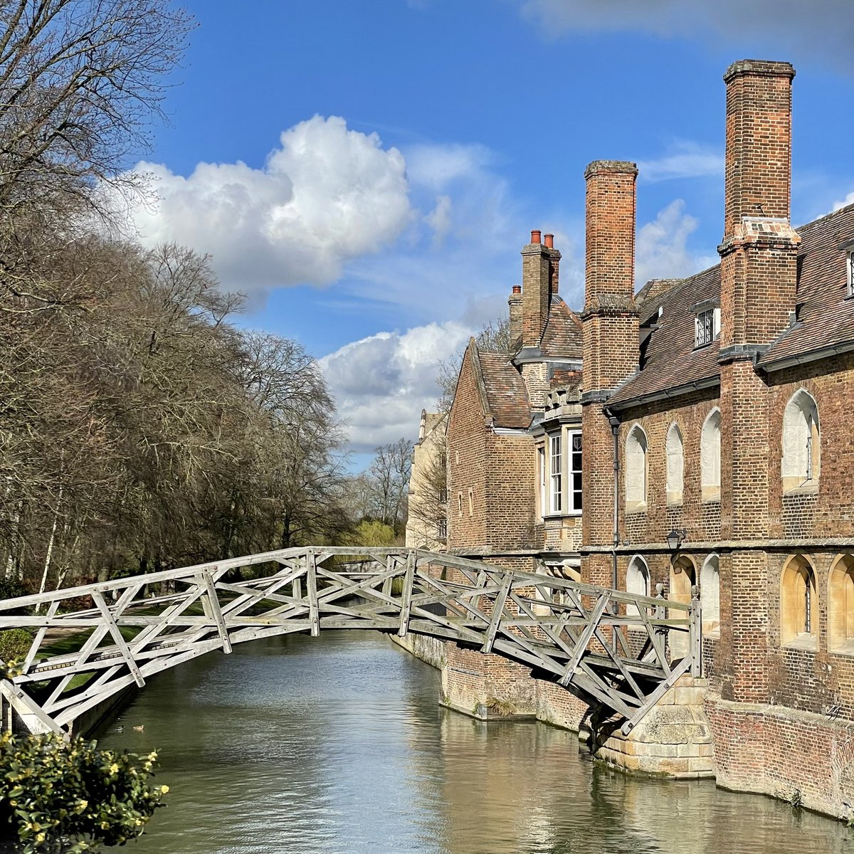 PaigeToonAuthor's tweet photo. Mathematical Bridge in Cambridge… I do love living in a place I’ve written a book about! Hope buddy readers are enjoying #OnePerfectSummer &amp; #OnePerfectChristmas - I’ll be doing Insta Live on the evening of 31 March to chat about Alice, Joe &amp; Lukas! https://t.co/1fTdbKgMfz