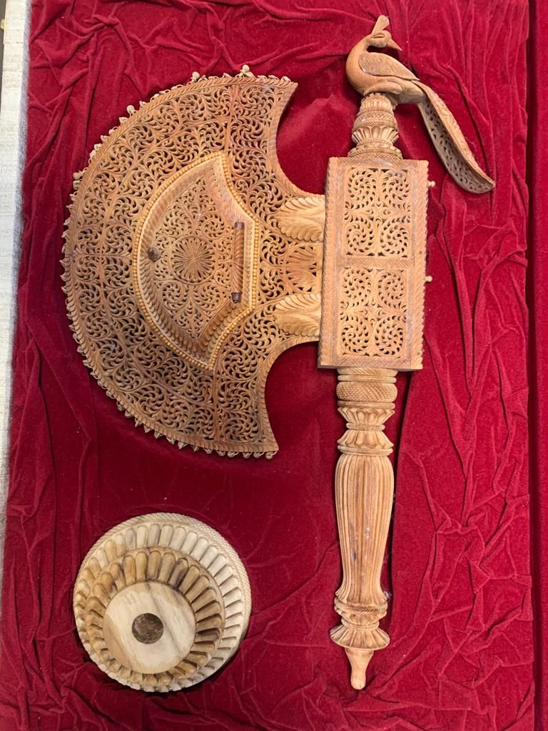 sidhant's tweet photo. Indian Prime Minister gifted a "Krishna Pankhi" made out of sandalwood to Japan PM Fumio Kishida https://t.co/7lkam6fzhx