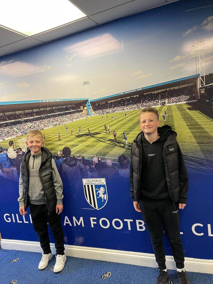 ShaysTriathlon's tweet photo. The journey continues !
#LadAndDadOnTour
WAWAW 🦉#GILSHW https://t.co/pWbR97dnGr