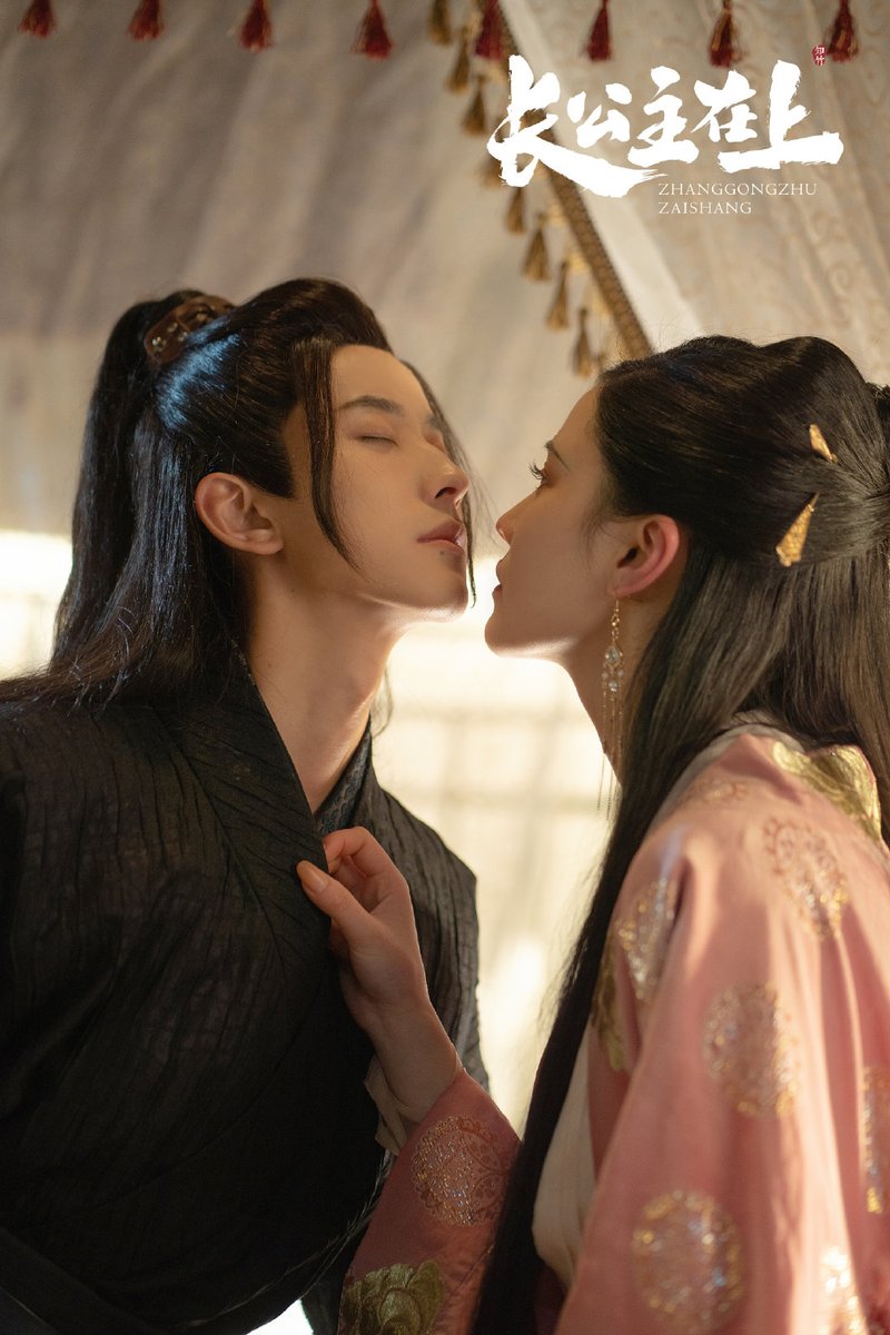 Katta kokrakli tola qiz ishtirok etgan ruscha porno