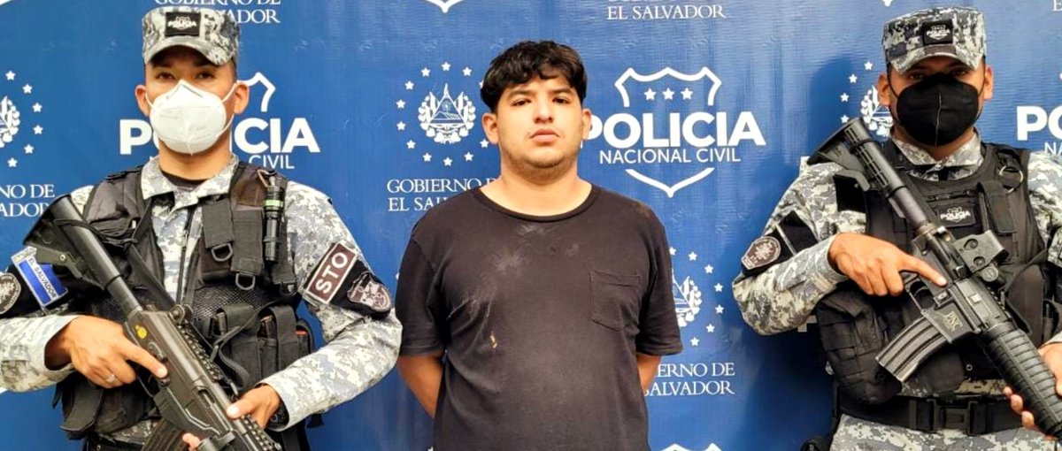 PNCSV's tweet photo. Jorge Ernesto Cordillo y Levid Aarón Sigüenza, fueron capturados por homicidio y por intento de homicidio en Soyapango. https://t.co/zAPwYJPY3X