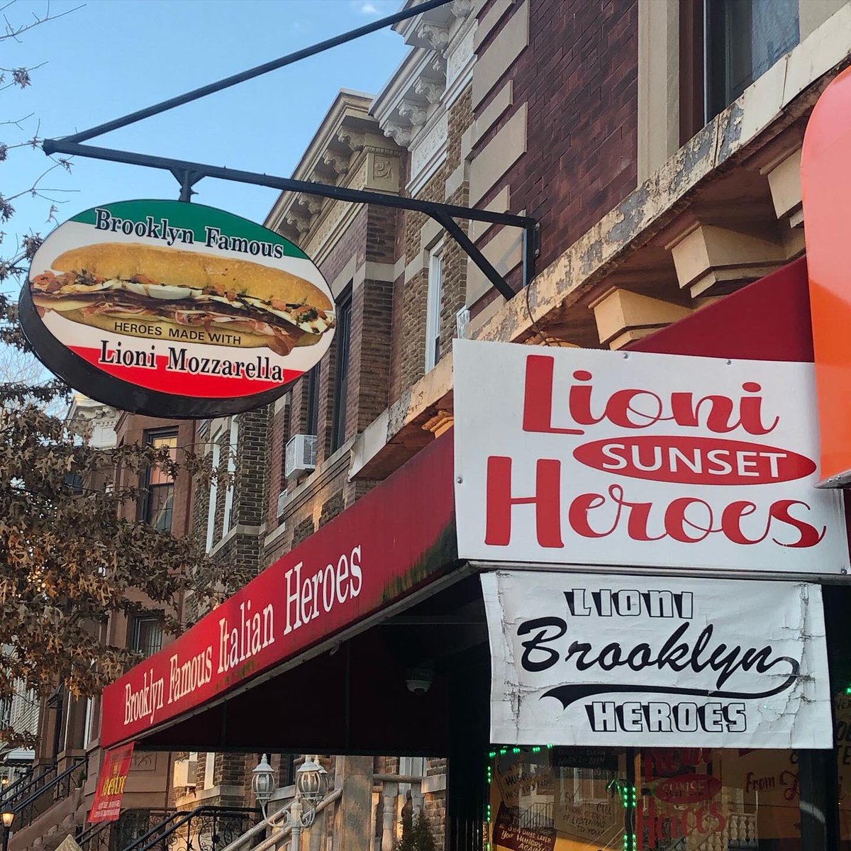 badtechno's tweet photo. #god bless @LIONIHEROES #brooklyn
 
I sucked down the @TonyDanza and it was so damn goo https://t.co/OT8AcYAMs0