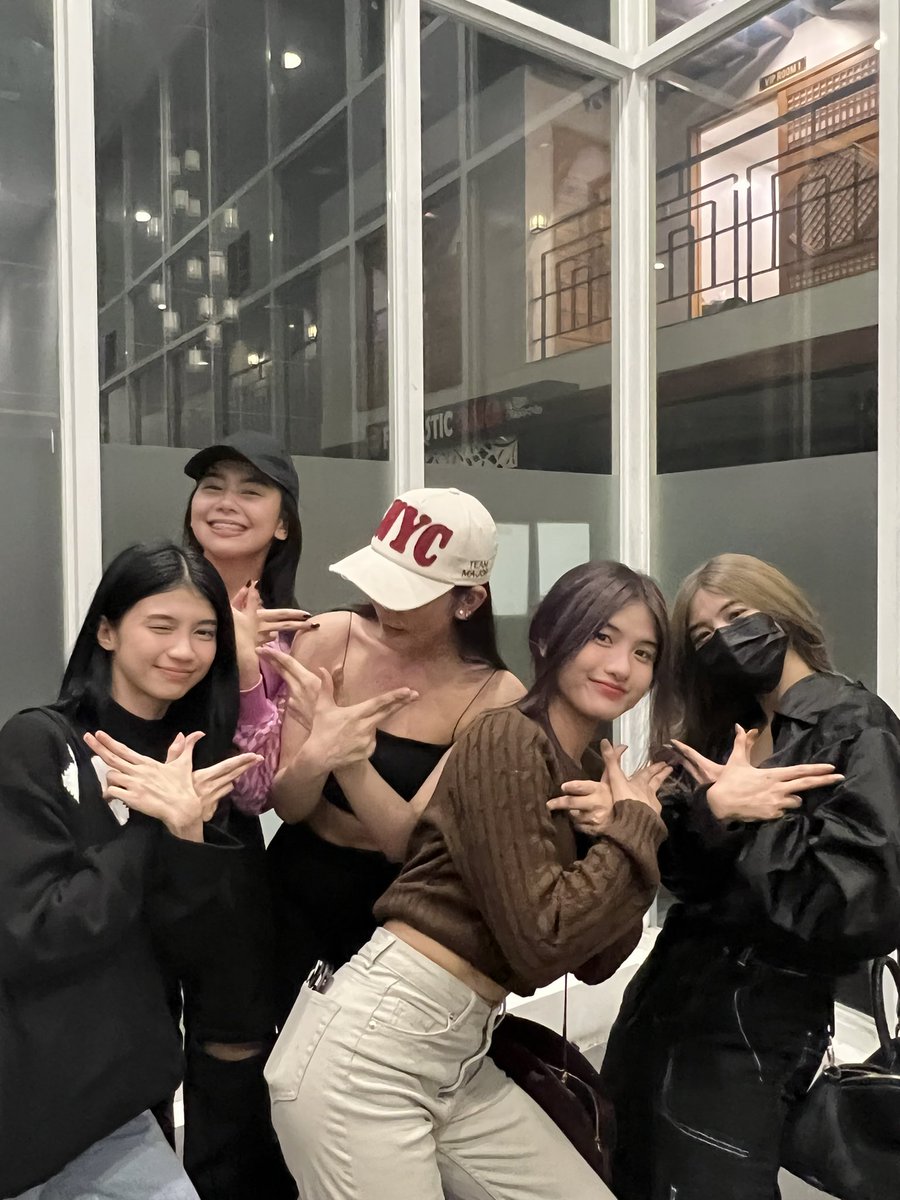 BINI_MEMBERS tweet media