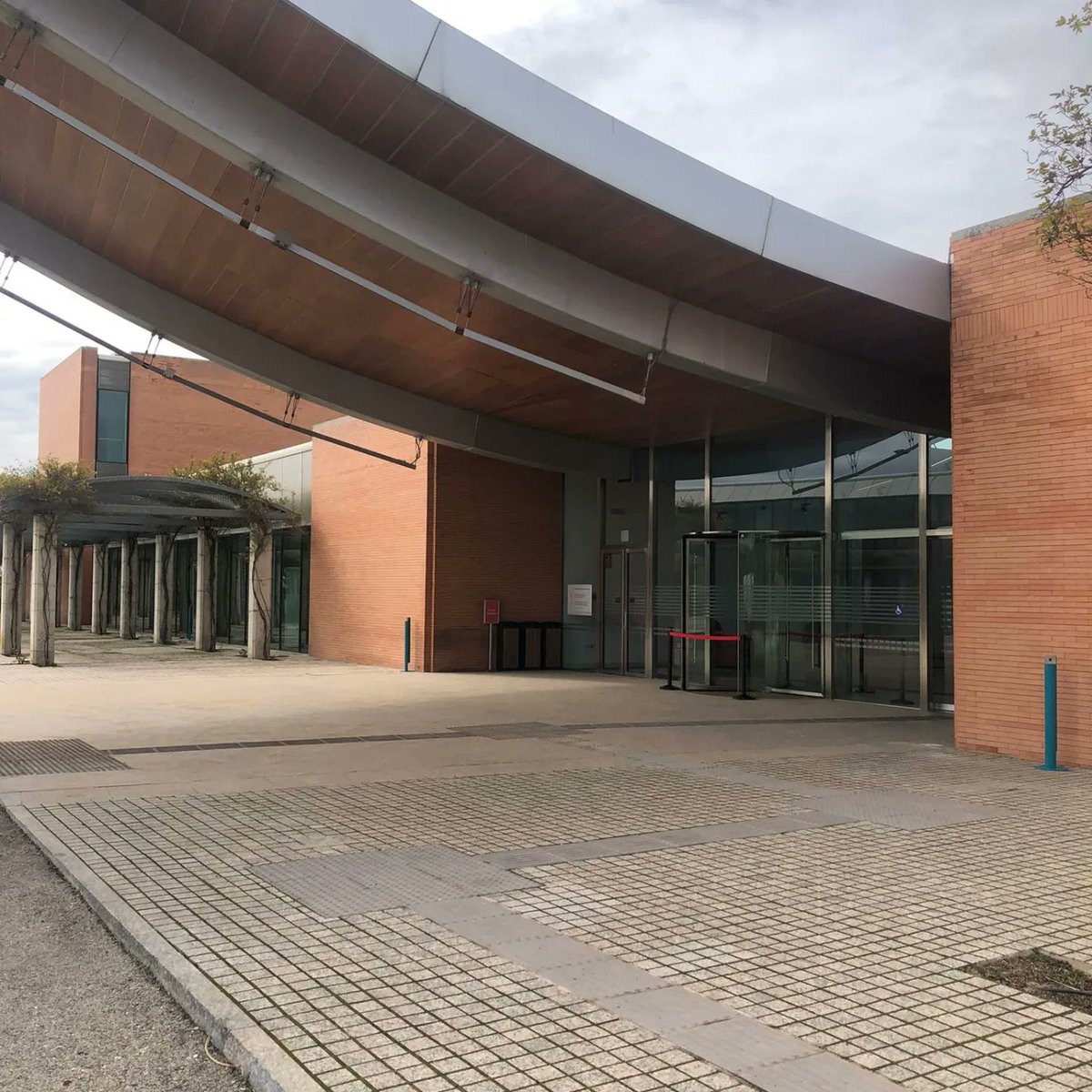 FundAladina's tweet image. Los 25 #niños #ucranianos con #cáncer y sus familias se encuentran ya en la Ciudad @bancosantander donde se alojarán durante el próximo mes y medio. Allí estarán atendidos, cuidados y seguiremos dándoles todo nuestro cariño. 

Muchas gracias queridos amigos. 

#AladinaConUcrania