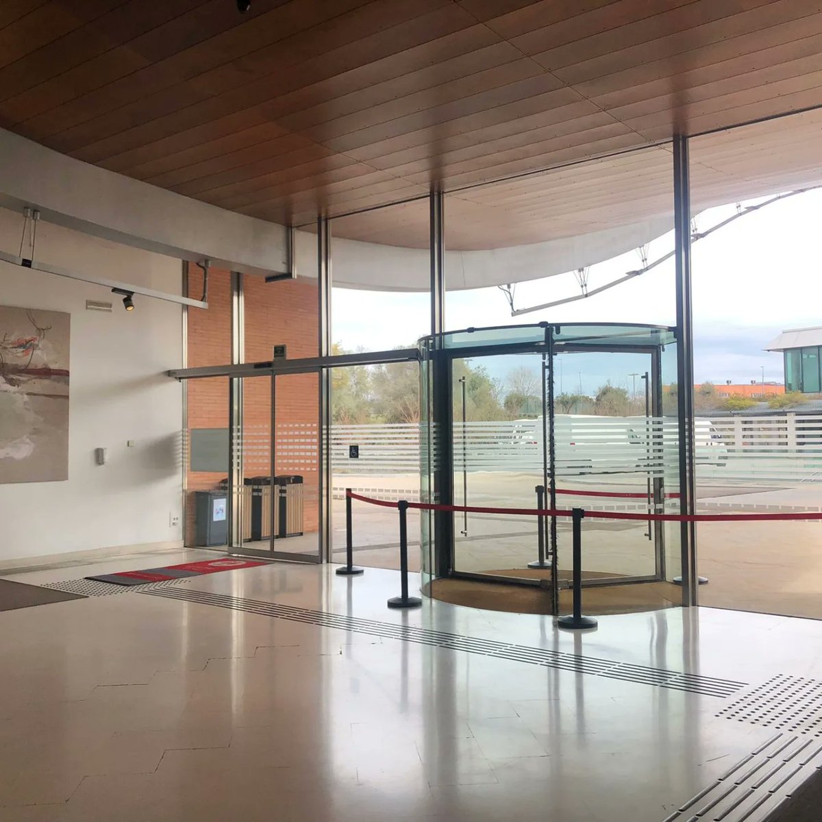 FundAladina's tweet image. Los 25 #niños #ucranianos con #cáncer y sus familias se encuentran ya en la Ciudad @bancosantander donde se alojarán durante el próximo mes y medio. Allí estarán atendidos, cuidados y seguiremos dándoles todo nuestro cariño. 

Muchas gracias queridos amigos. 

#AladinaConUcrania